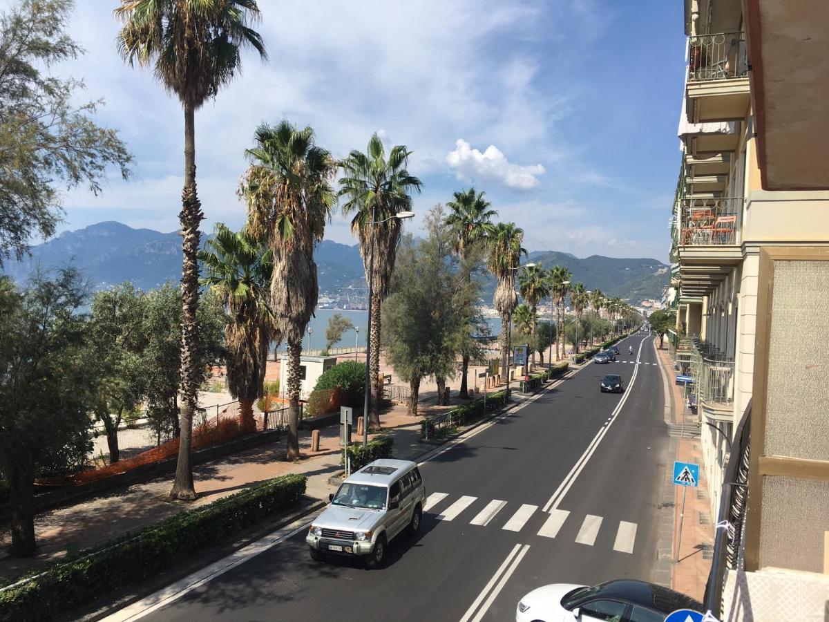 Appartement La Dimora Delle Sirene à Salernes Extérieur photo